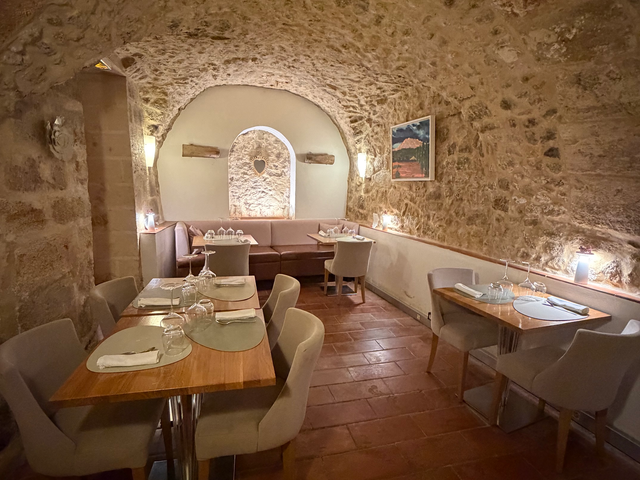 Restaurant LES CAVES HENRI 4 